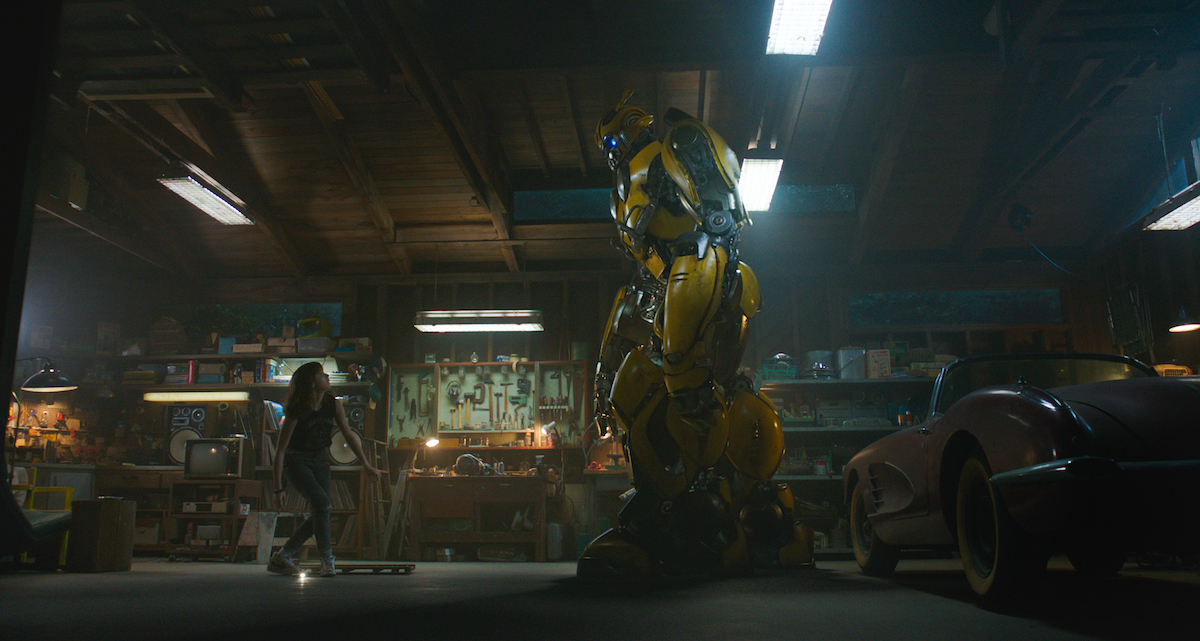 Charlie (Hailee Steinfield) meets Bumblebee in her father's workshop